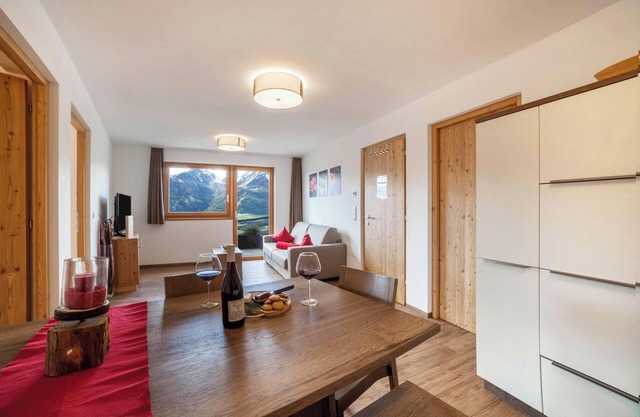 Rustikale Ferienwohnung Vermoi am Bergbauernhof mit Terrasse