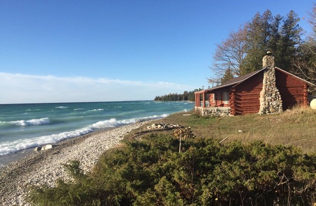 Rustikales authentisches Michigan-Blockhaus