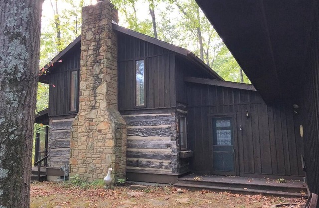Rustikale aber komfortable private Hütte im Wald