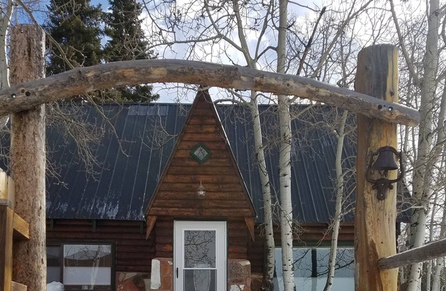 Rustic cabin adjacent to Forest Service trails and near Steamboat Lake.