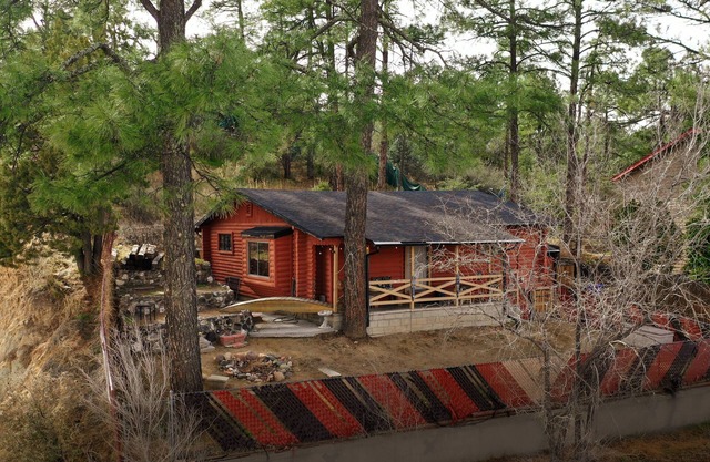 Rustic Cabin Bordering the Pines, Less than 1mi to DT Square