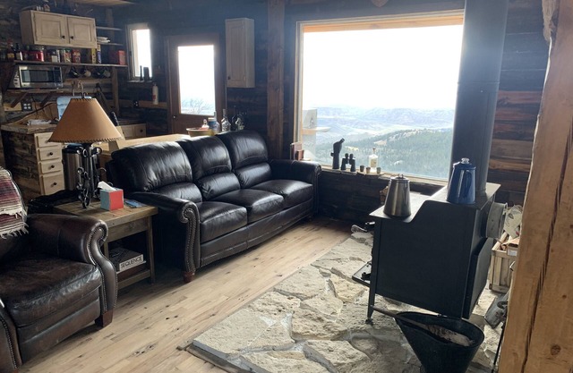 Rustic cabin high in the mountains close to Yellowstone, Tetons and Jackson Hole