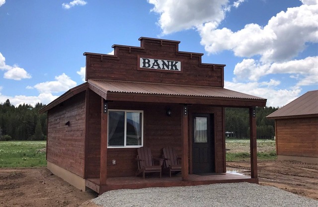 Old West Escapes, Bank (Near YNP)