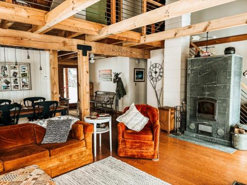 Rustic Cabin Retreat With Room For Pup to Roam