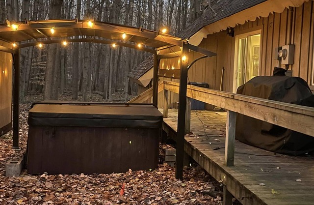 Rustic Chalet Retreat w/ Hot Tub