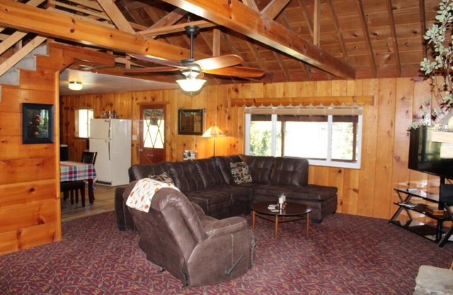 Rustic Chapparal Cabin at Bass Lake Heights