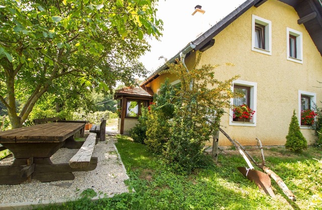 Rustic Charm Cottage Country House with Sauna - Five Bedroom Holiday Home with Sauna