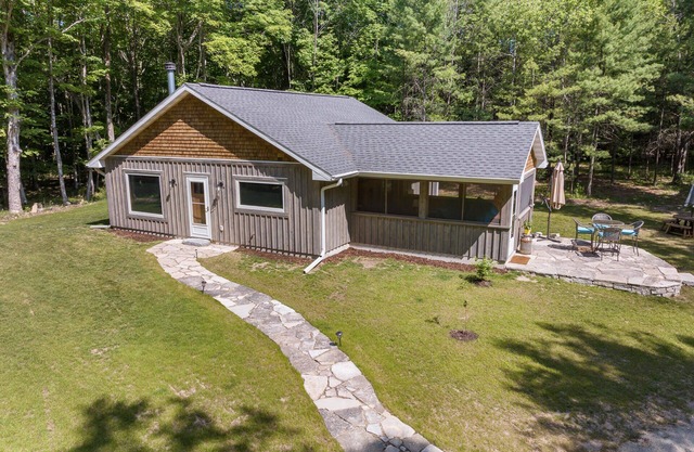 Rustic charm in a newly constructed Log Cabin! Best of both worlds!