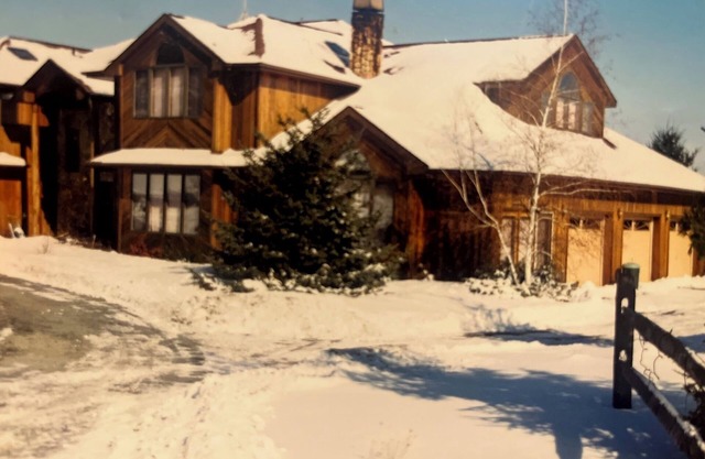 Rustic charming 4 bedroom, 5th bedroom does not have a bed