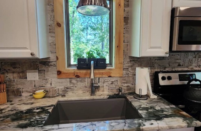 Rustic Comfort Cabin Diamond in The Ripple- Hot