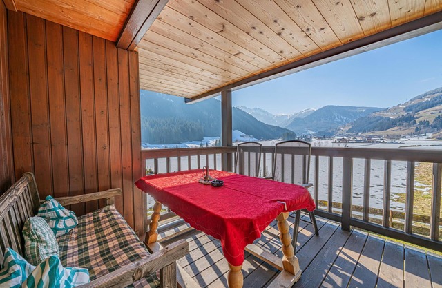 Urige Gemütlichkeit in den Bergen mit Terrasse