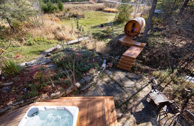 Rustic countryside cottage with a rapidsview