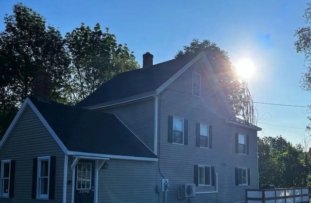 Rustic, Cozy, and Entertaining home perfect for your next Vermont Adventure!