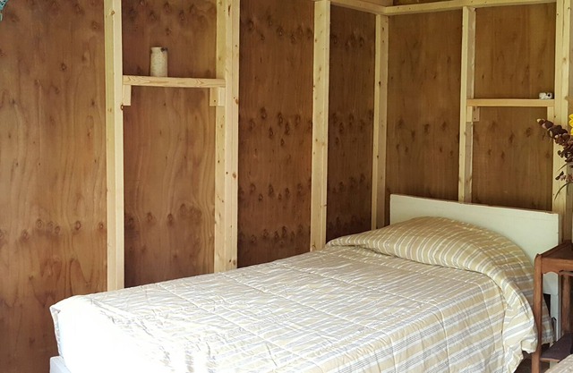 Rustikale gemütliche Schlafhütte - zwei Einzelbetten