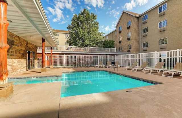 Rustic Deluxe King Bed Stay in Stoney Creek Columbia! Free Breakfast