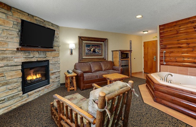 Rustic Elegance in Galena: Indoor Pool & Scenic Views | 2 Units