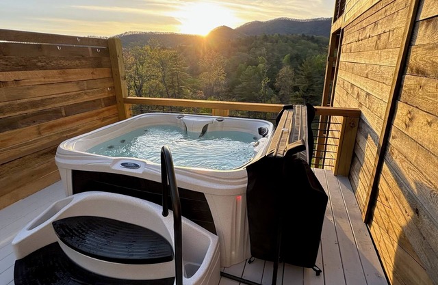 Newly built Ellijay cabin rental with breathtaking views & private hot tub!