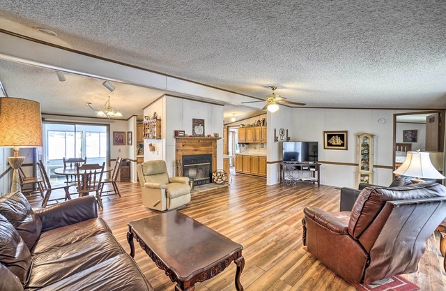 Rustic Family Home + Acreage ~ 20 Mi Hocking Hills