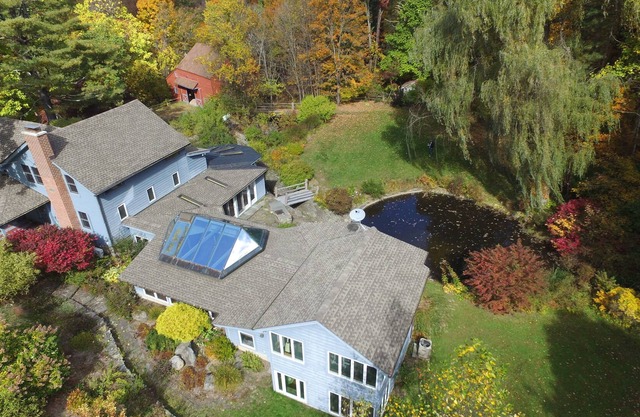 Rustikales Bauernhaus auf 82 Hektar Land - mit Teichen und Wasserfällen - und einem Whirlpool!