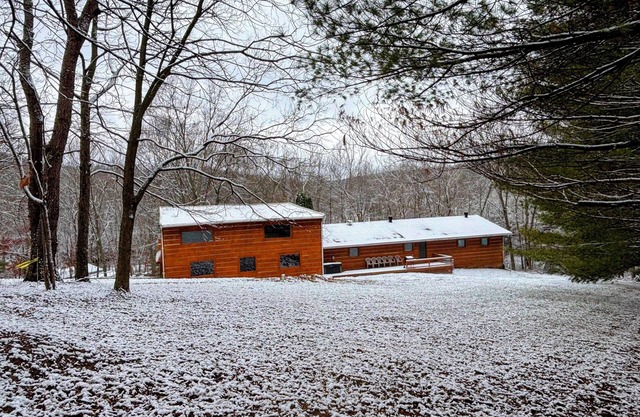 Rustic Hocking Hills Lodge with Hot Tub, Fire Pit, & Scenic Winter Views!