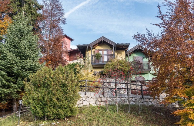 Rustikales Ferienapartment "Appartamento Serrada", Bergblick, Garten, Balkon; Parkplätze vorhanden