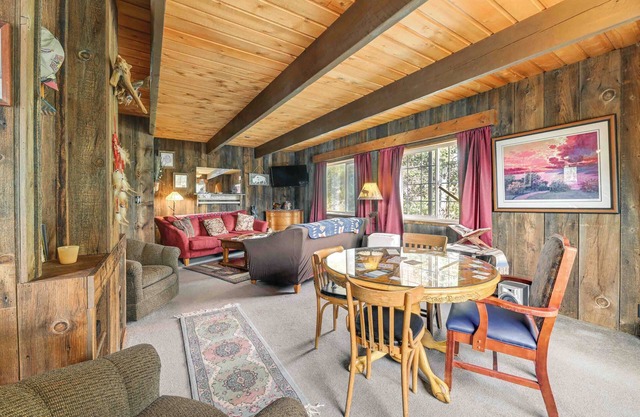 Rustic Home w/ Deck & Grills on Williamson River!