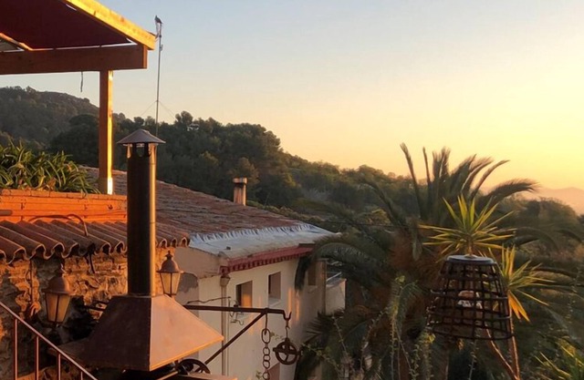 Rustikales Haus in Baix Camp. Blick auf die Costa Dorada