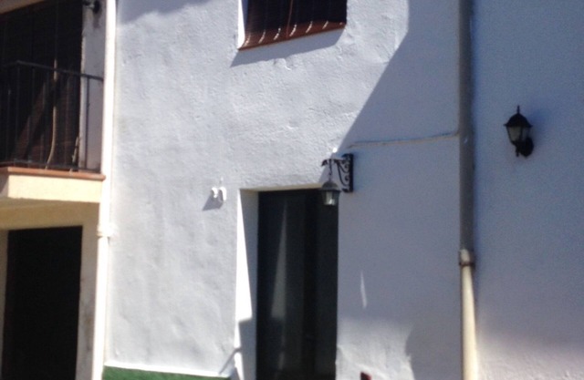 Rustikales Haus auf dem Weg zum Strand