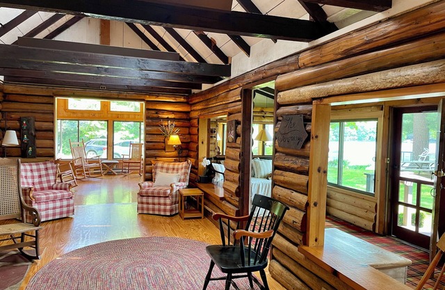 Rustic Lakefront Cabin in Heart of Massachusetts near Antiquing and Breweries