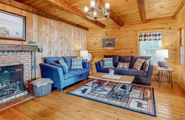 Lakefront cabin with a floating dock, gas grill, & firepit - dogs welcome