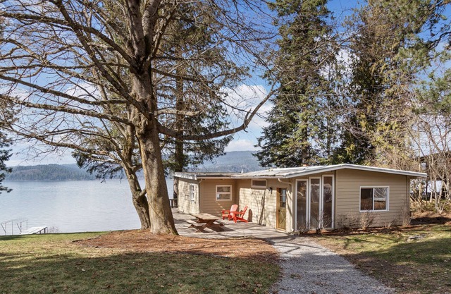 Rustic lakefront retreat with private beach, dock & large deck - dog-friendly