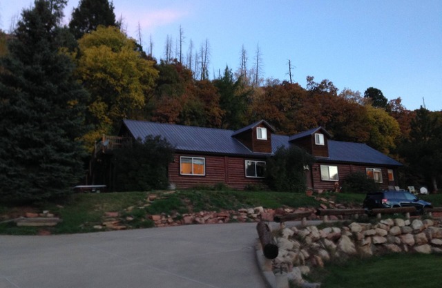 Rustic Lodge in the Animas Valley. 5 minutes to Durango, 15 minutes to Purgatory
