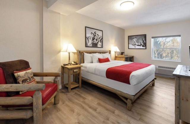 Rustic Lodge w/ Heated Pool & Ski-in/Ski-out Access & Golfing- Perfect Retreat!
