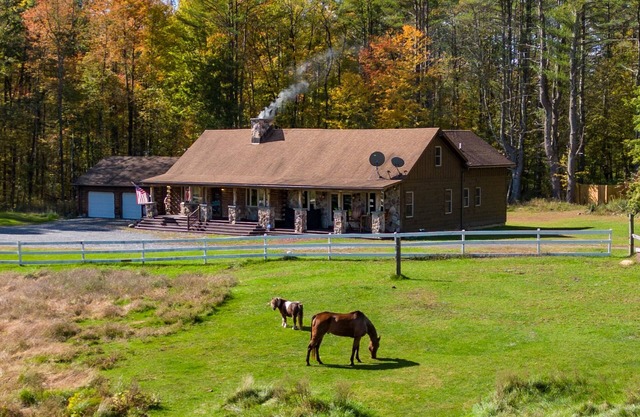 Rustic Log Cabin on private horse farm!