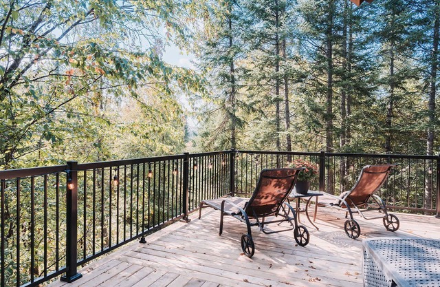 Rustic Log Cabin in Woods w/ Spa