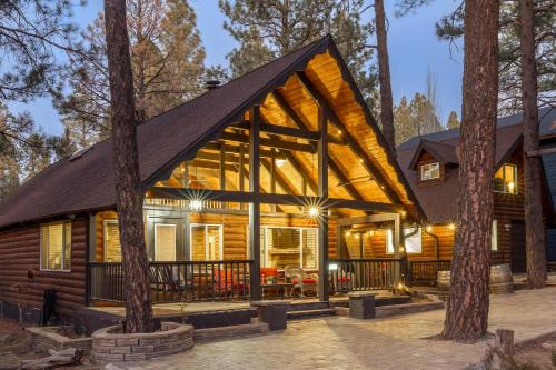 Rustic Log Cabin in Munds Park