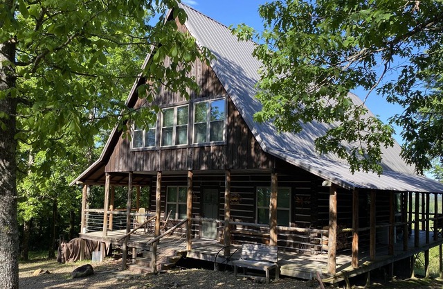 Rustic log cabin in the hills of Arkansas!