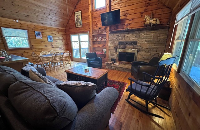 Rustic Cabin in Mountain Laurel Nähe 7 Springs / Hidden Valley gelegen