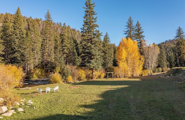 Rustic Luxury Meets Nature: Cabins, Fishing & Mountain Adventures