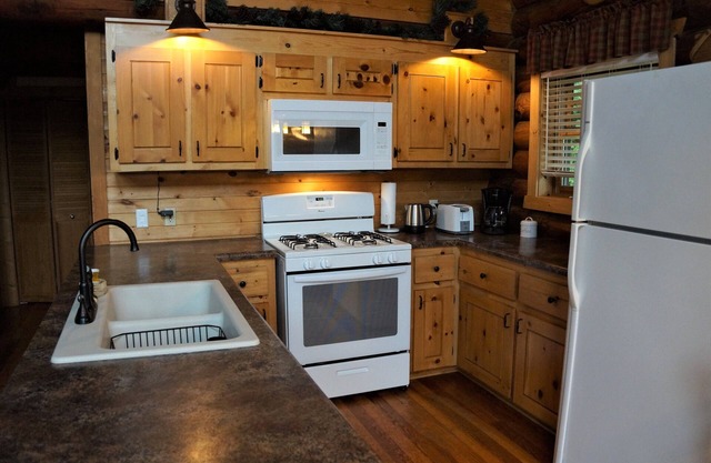 RUSTIKAL, MAGISCH, LOG HOME IN SW. WI. ... TROUT STREAM, WANDERN, KANUFAHREN
