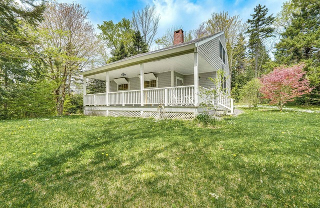 Rustic Marlboro Cottage: 4 Mi to Lake Raponda!