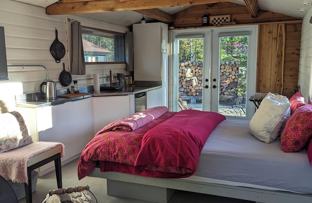 Rustic Mountain Getaway, cozy, couples, mountain views, Mount Robson and Jasper.