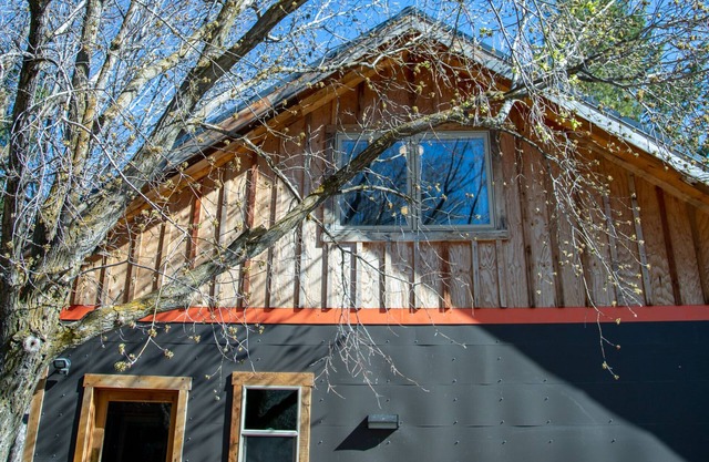 Rustikaler moderner Montana-Dachboden nahe Clark Fork River
