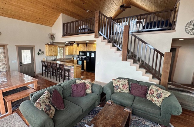 Rustic Mountain Lake Escape