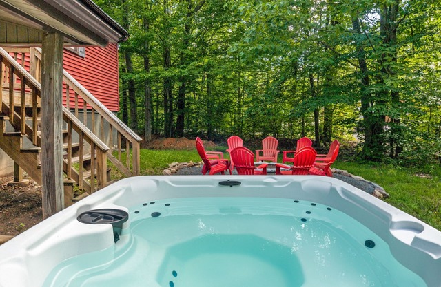 Rustic Mtn Home | Hot Tub | Fire Pit| Game room