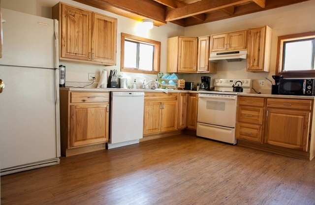 Beautiful Cabin on 5 Acres of Land