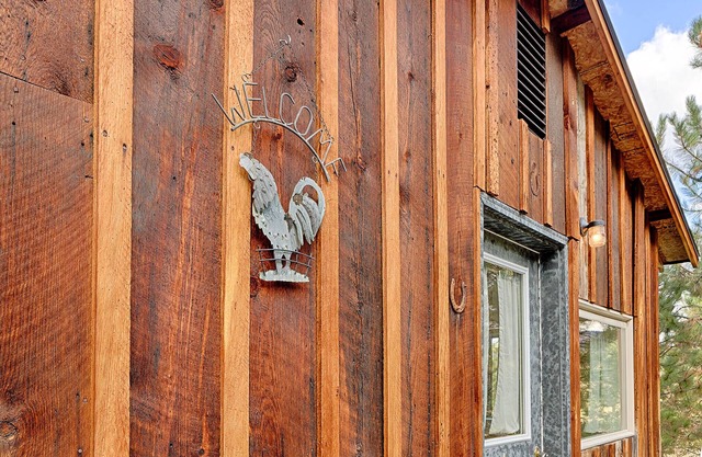 Auf der Frontier Cabin in der Eden Valley Guest Ranch (zugänglich)