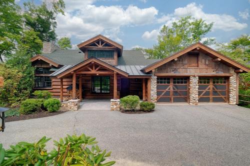 Rustic Retreat W Elevator Hot Tub Sleeps 11