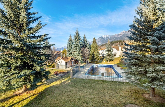 Rustic Ridge | Hot Tub | Home Theatre | Fireplace