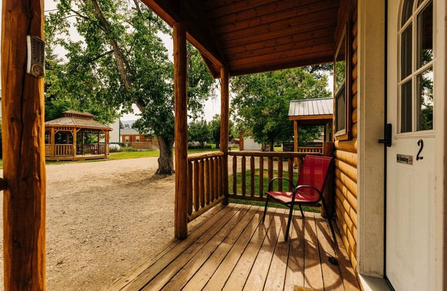 Rustic Ridge Cabins, Charming Retreat (3 Options!)